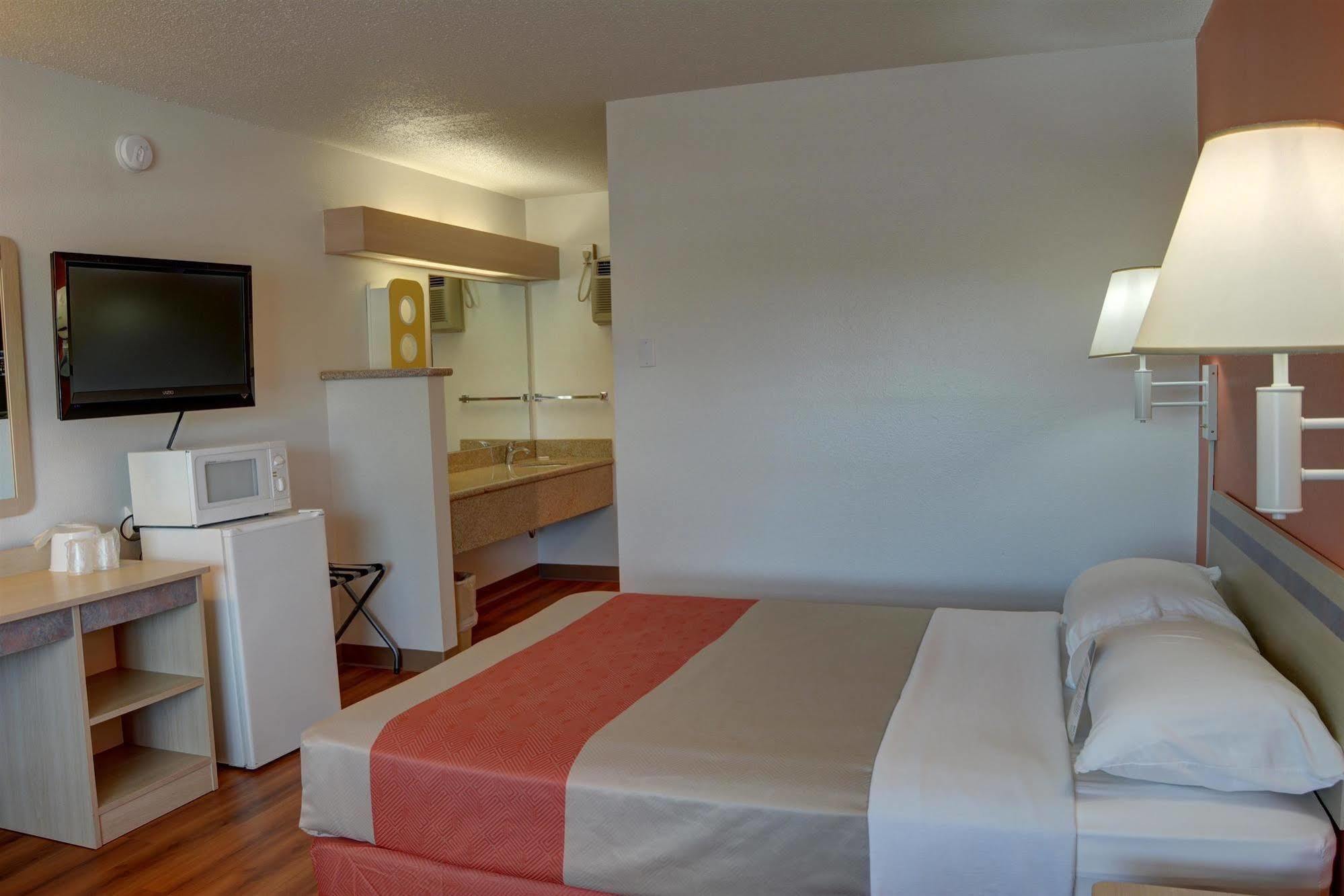 6-bend, Or Hotel